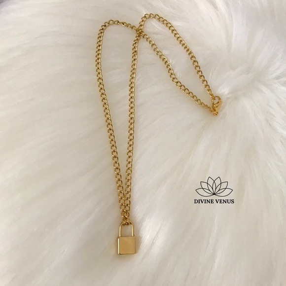 Lock Necklace πGold Plated Stainless Steel - Picture 5 of 8